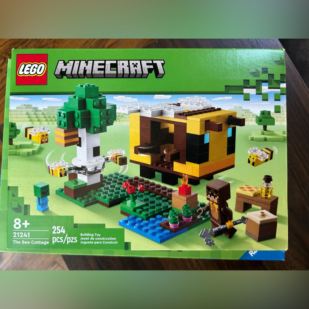 Brand new unopened Minecraft Lego and puzzle set - awesome gift 2 in 1